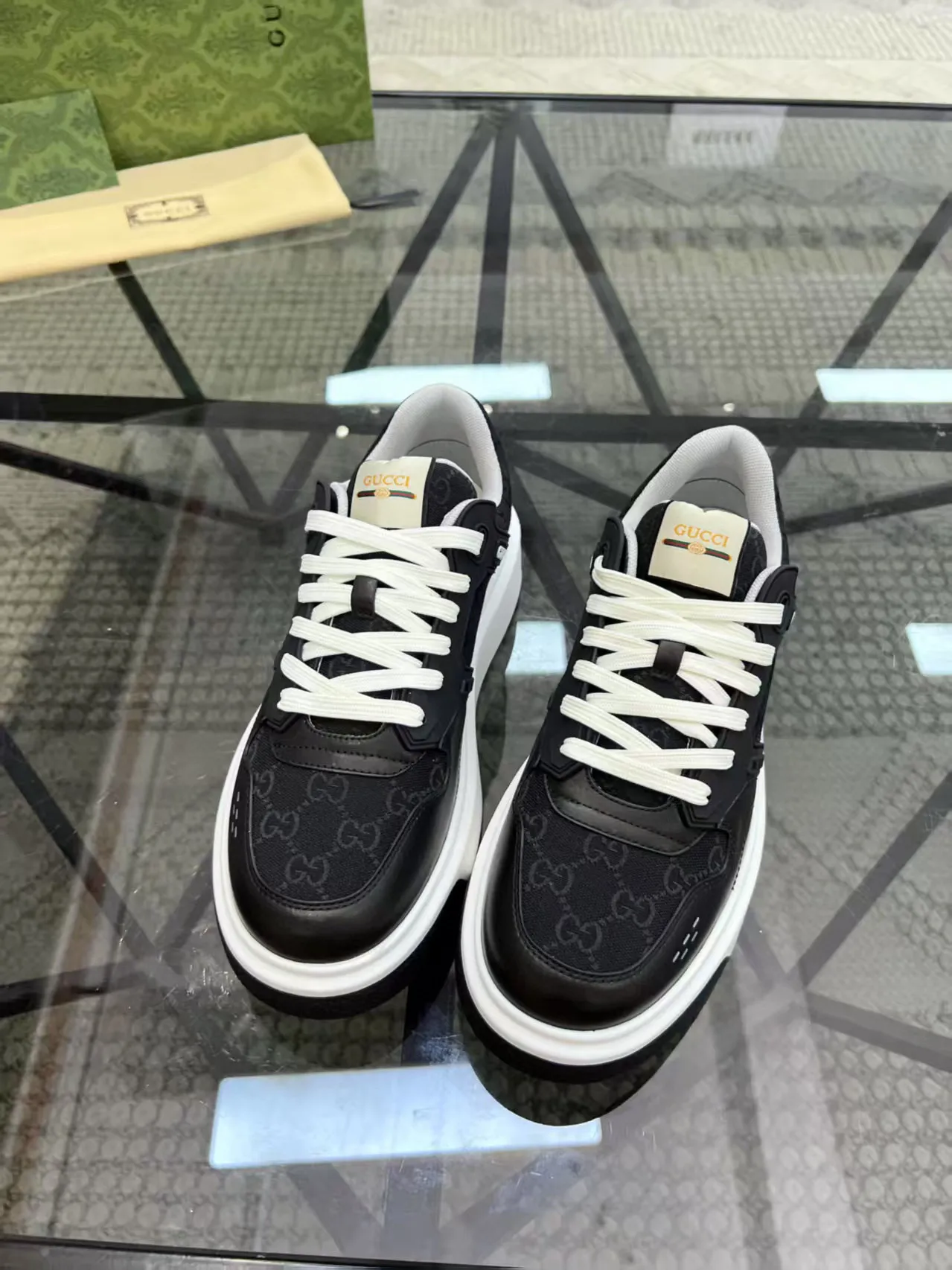 Factory price: 460💰Gucci new men's shoes GUCCI [Lightning] latest shoes are shipped. Original quality, fashionable, made of special materials, sheepskin lining, brand new packaging. The foot feels super comfortable and the workmanship is impeccable. Size: 38-44, customized 45